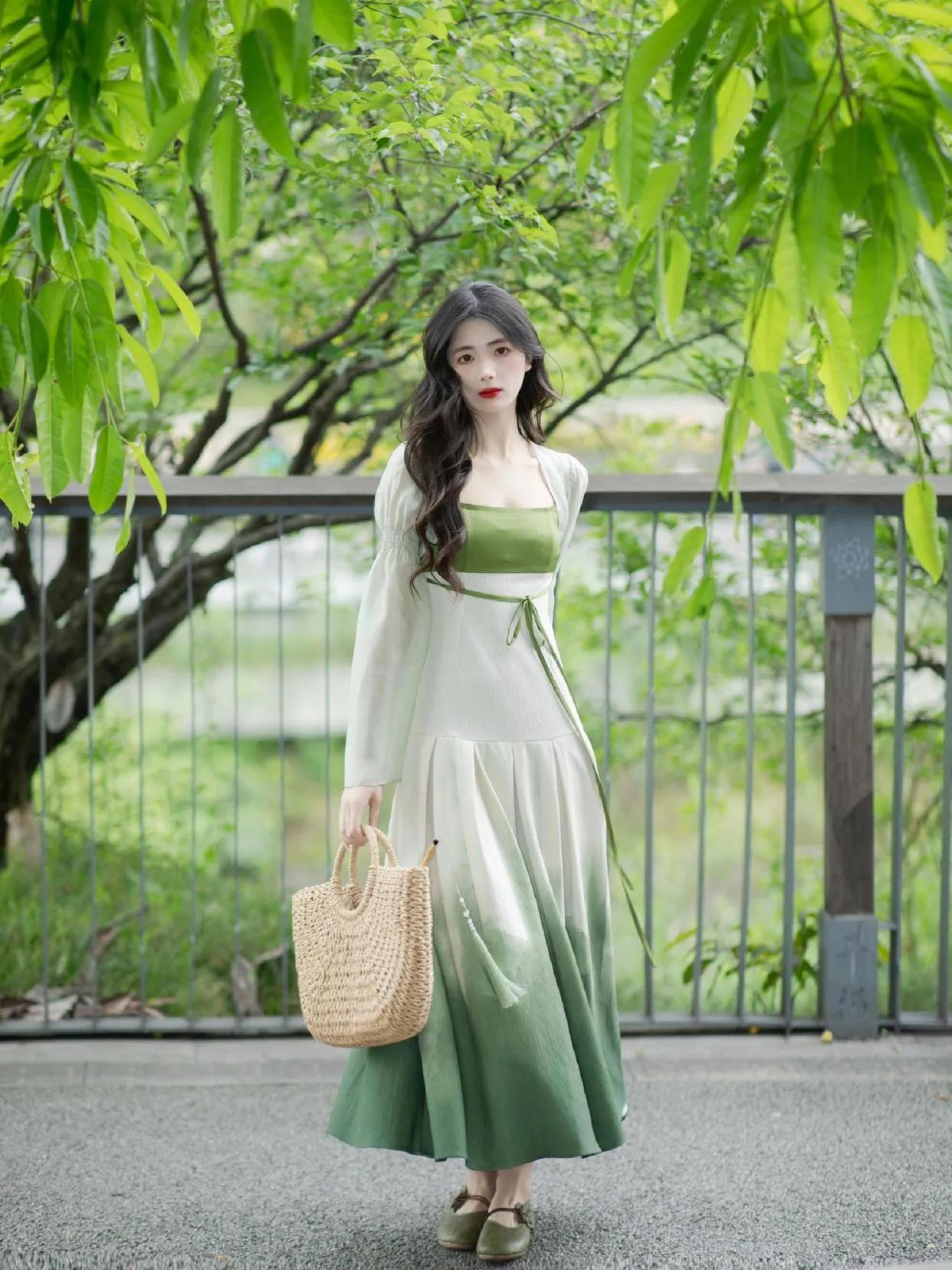 怎么拍照显瘦又有高级感姿势,拍照姿势不重样美出高级感