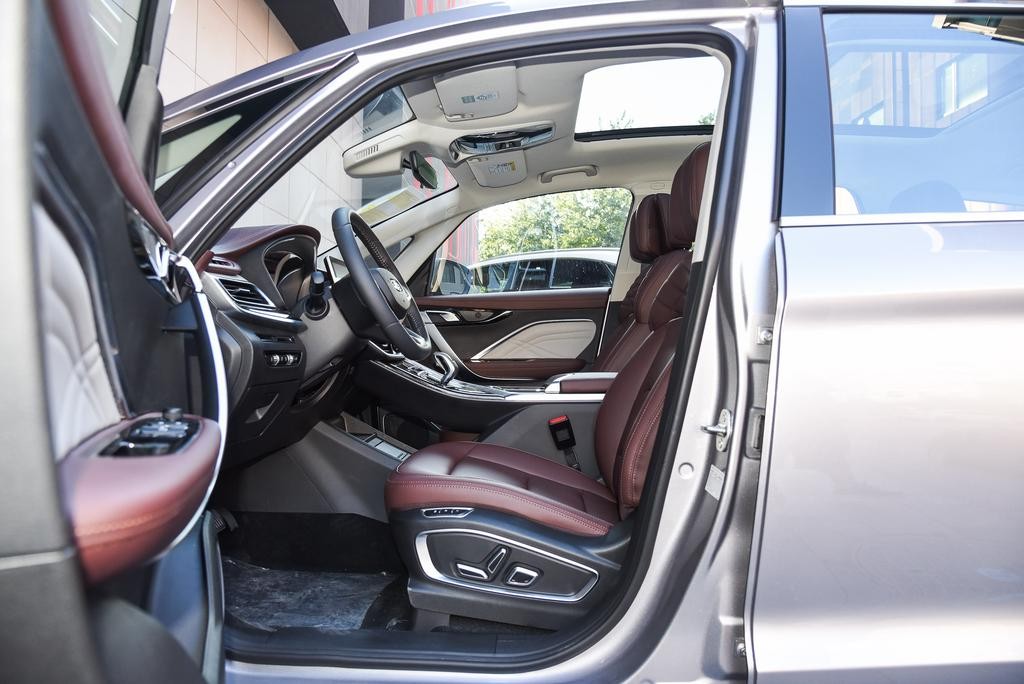 实拍2022款吉利嘉际,搭载1.8T+7DCT动力,六座布局,值得选吗?