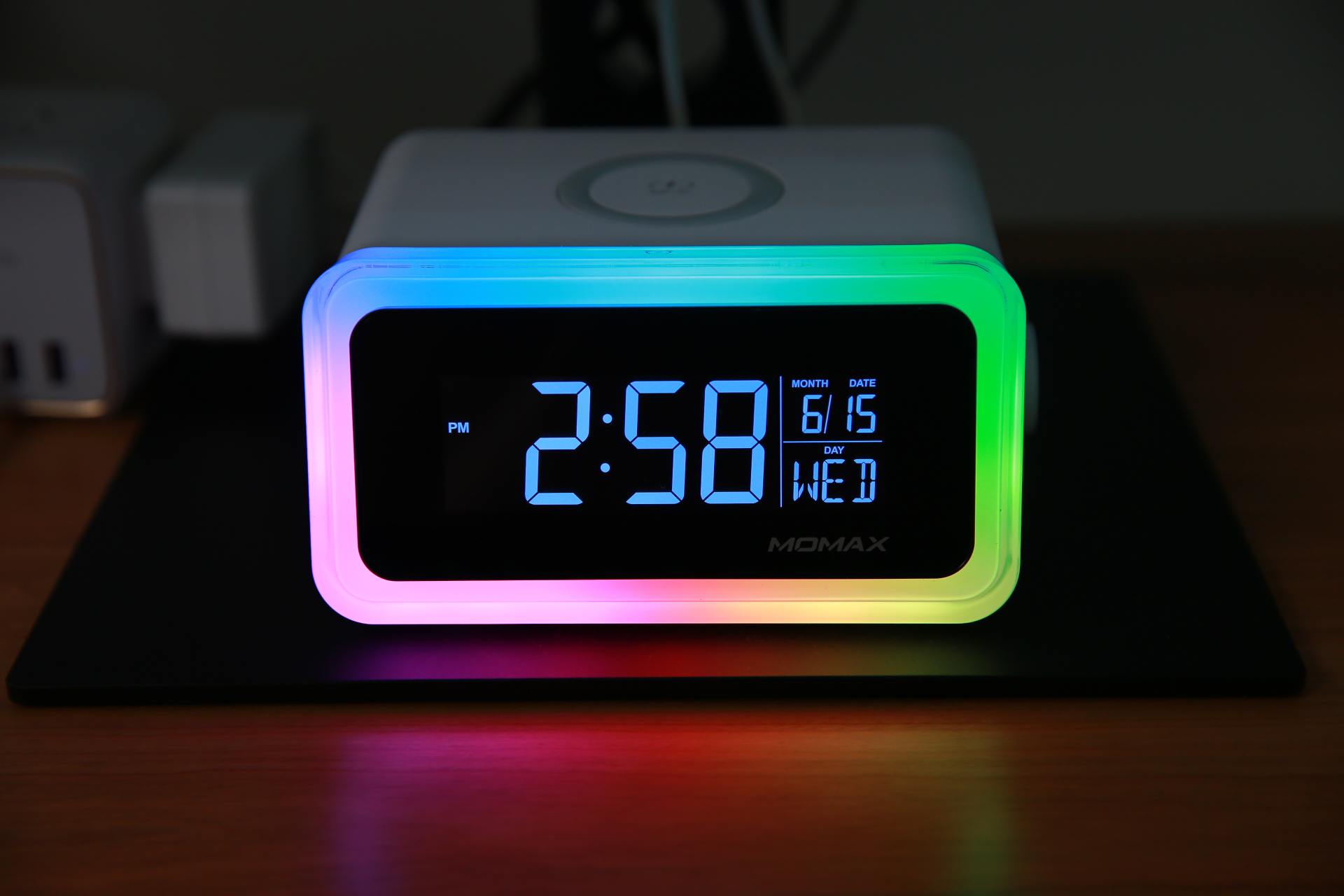 打造一台完美的电脑桌,自己打造好看的桌面