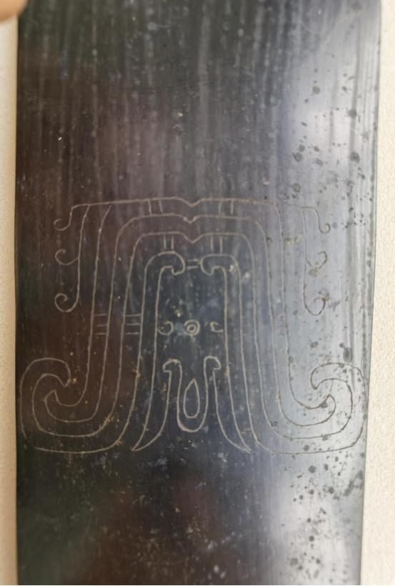 民间收藏的古蜀玉璧图片,馆藏老玉紫水晶玉琮