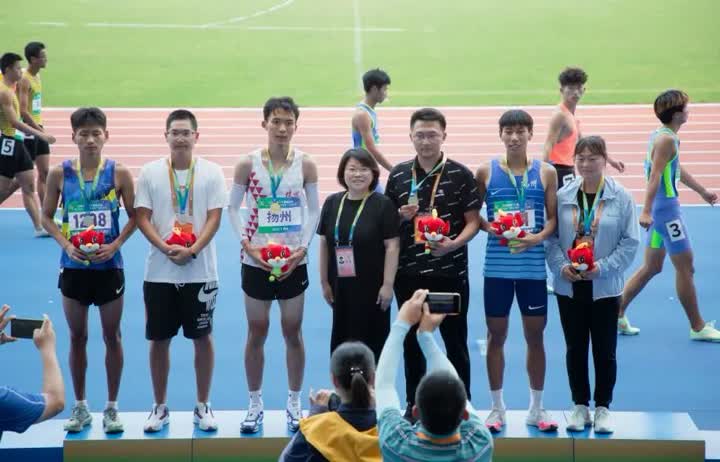 金牌！扬州小将刘翔勇夺省运会田径17-18岁组男子800米冠军