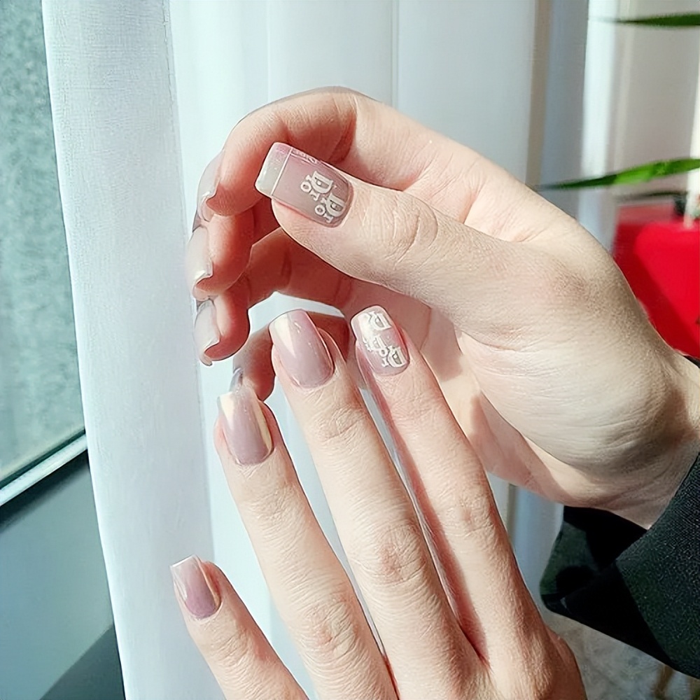 沈阳美甲学校如何让甲面更完善,沈阳美甲培训学校