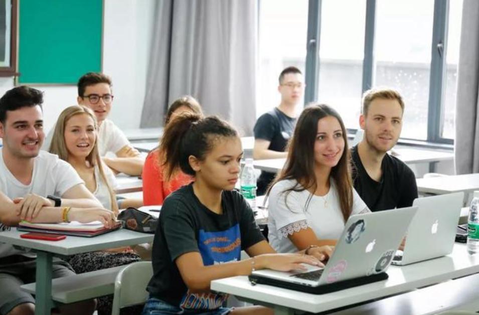 宝马MINI再次为“冰激凌”事件甩锅，“外国人真香”什么时候消除