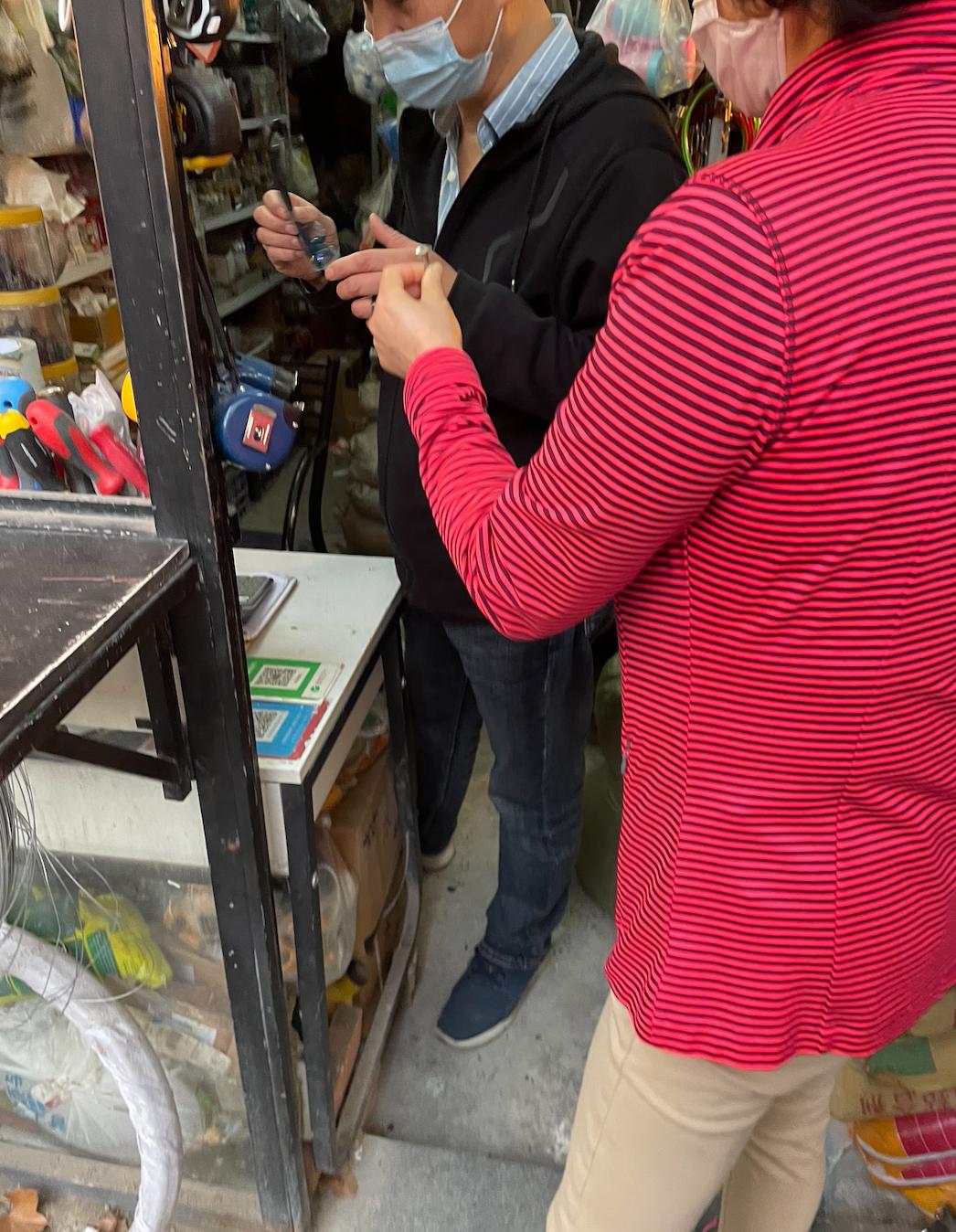 梧桐区的五金店，都是长久又顽强的存在