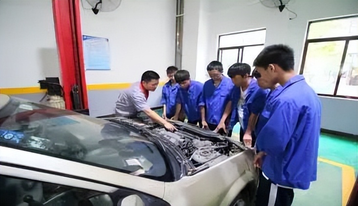 罗村商贸技工学校学费,佛山市现代商贸技工学校学费多少