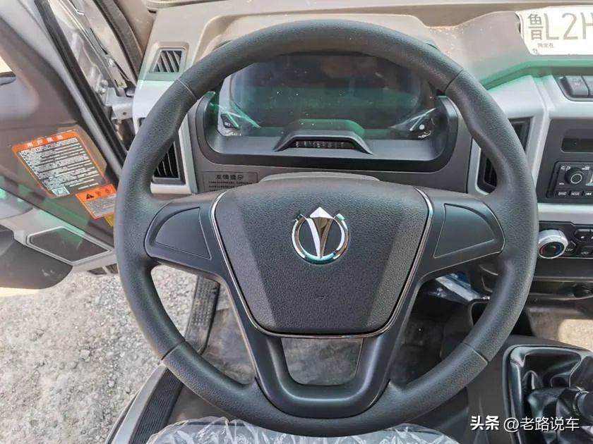 奥驰轻卡v2,飞碟奥驰x2和奥驰v2的区别