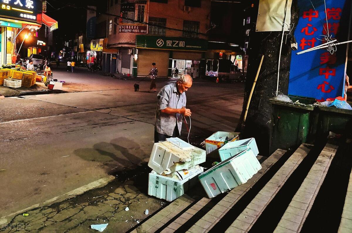 不想上班的的年轻人都在干嘛,现在的年轻人都不努力工作