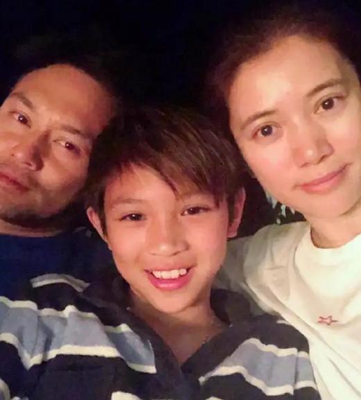 30多年后再看张智霖：如此完美的男人，不温不火或许是最好的选择