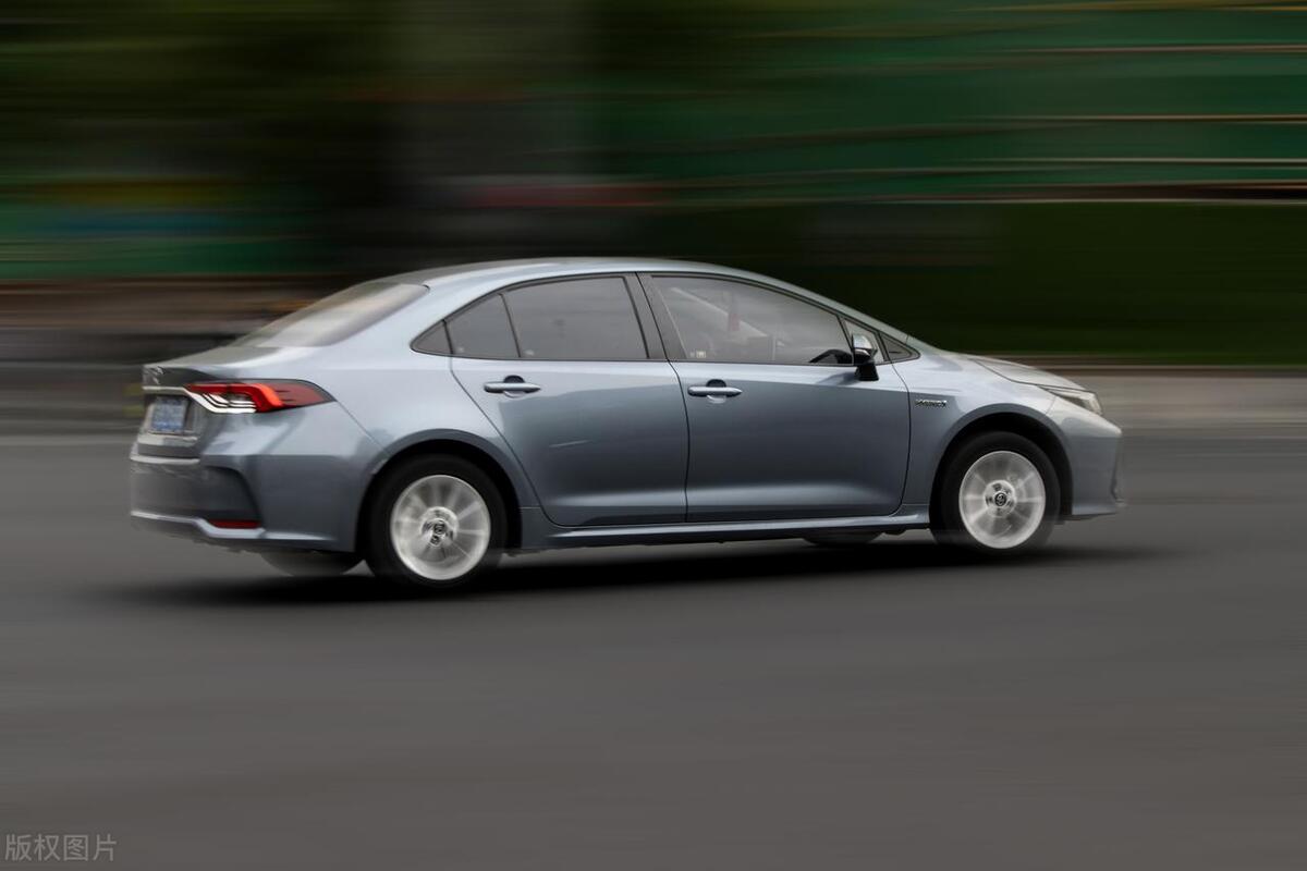 开电动汽车和燃油汽车的区别,电动汽车跟燃油汽车成本比较