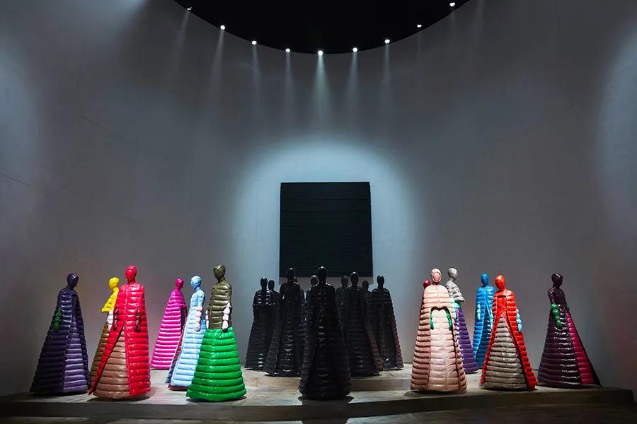 上万元加拿大鹅羽绒服网店仅售50,moncler经典款羽绒服