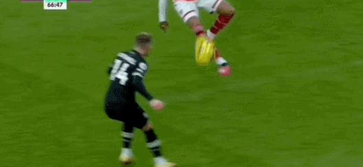 3-2!阿森纳逆转绝杀第19名领先曼城5分内尔森爆杆世界波制胜