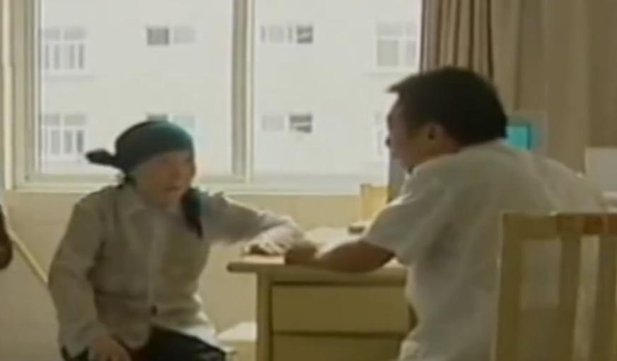 故事:江苏70岁老人头疼欲裂,检查时发现颅内有*弹子**,吓坏在场医生