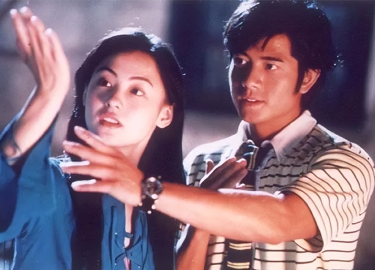 周杰伦美特斯邦威冲锋衣,美特斯邦威为啥不用周杰伦