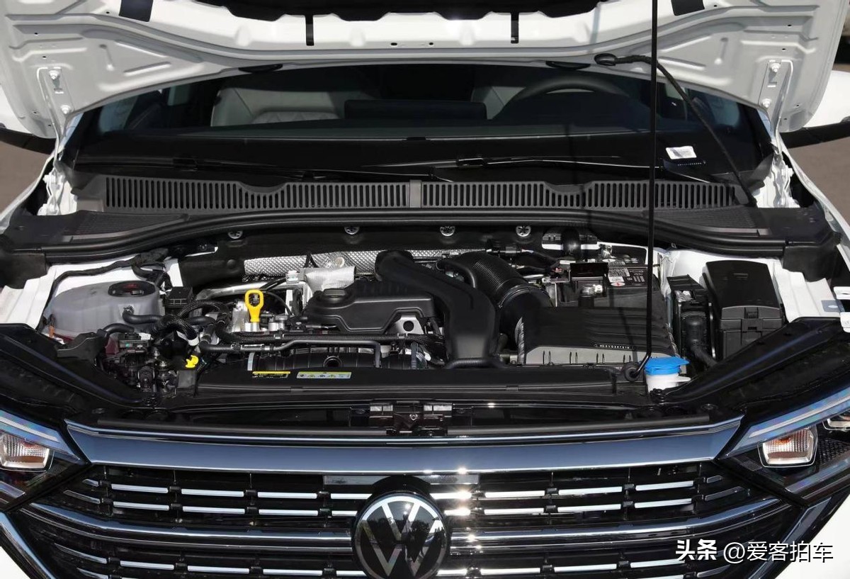 新款408好还是新款速腾好,标致4082019款与大众速腾对比