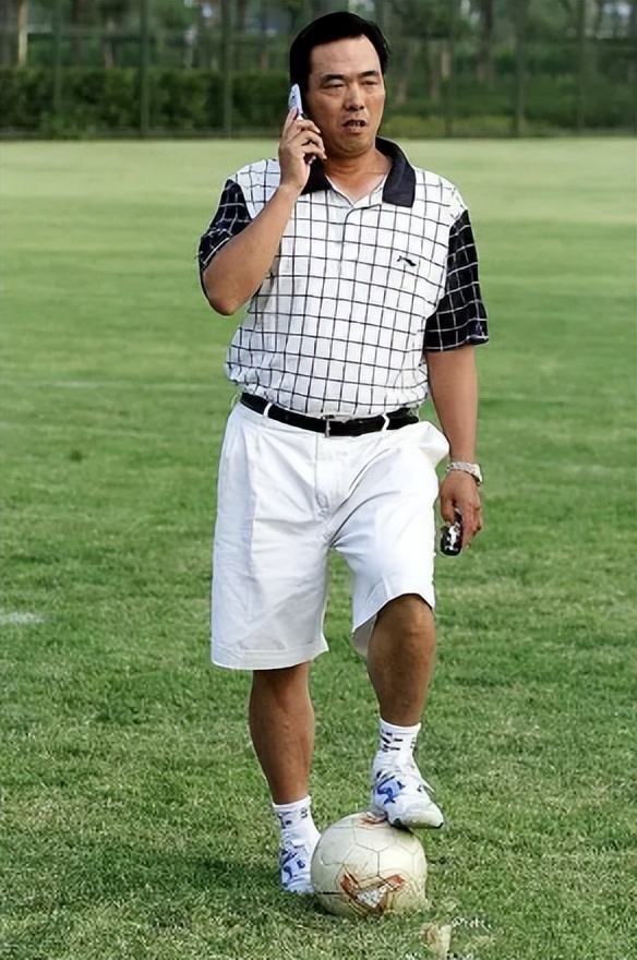 乒坛名帅蔡振华：曾向朋友借房住，儿子是当红男星