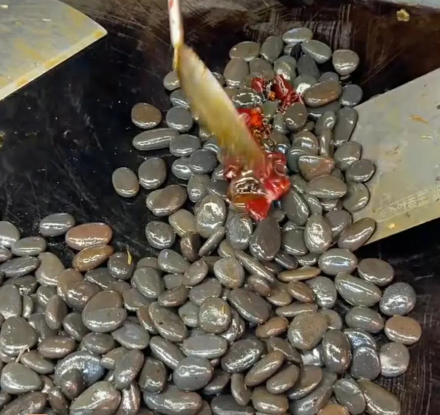 湖南特色爆炒鹅卵石,新奇小吃适合地摊