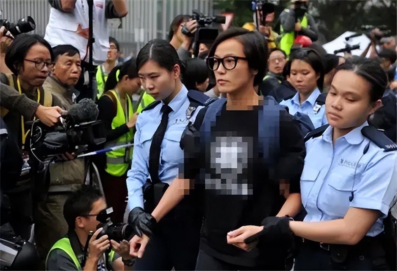 21年“港独”何韵诗被捕：大发“乱港财”，出书定价110元港币