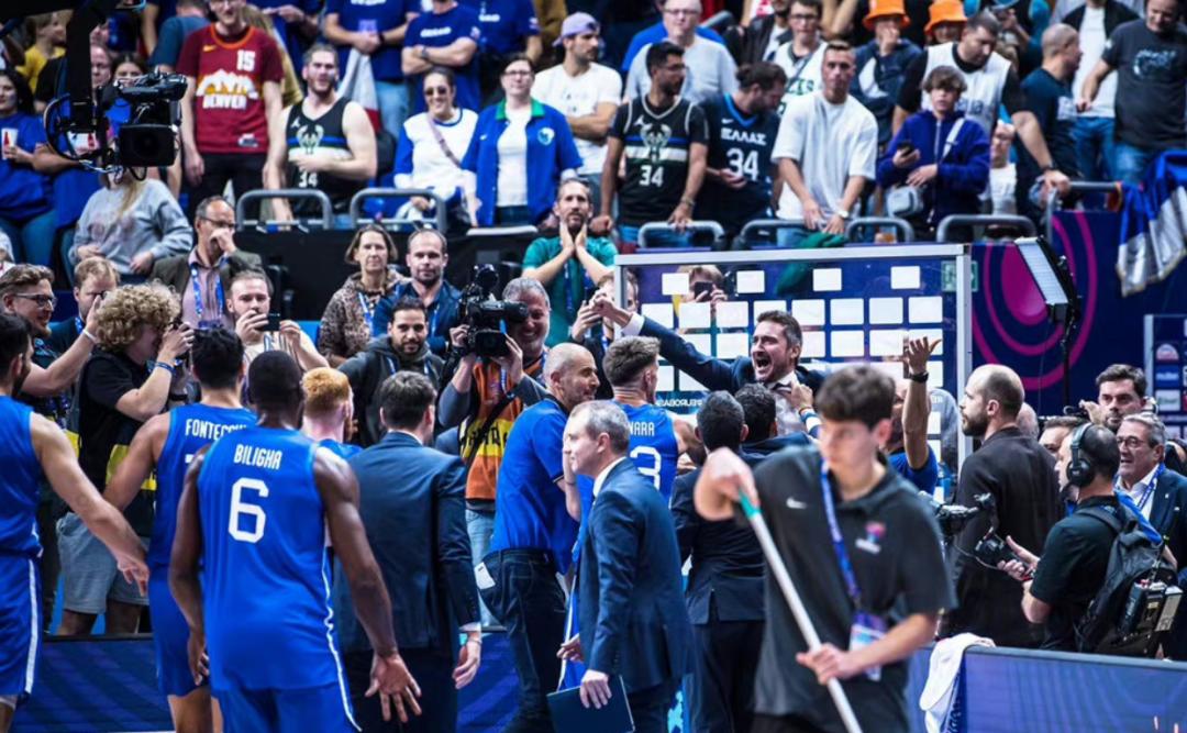 因为一个主教练，我感受到了篮球久违的热血