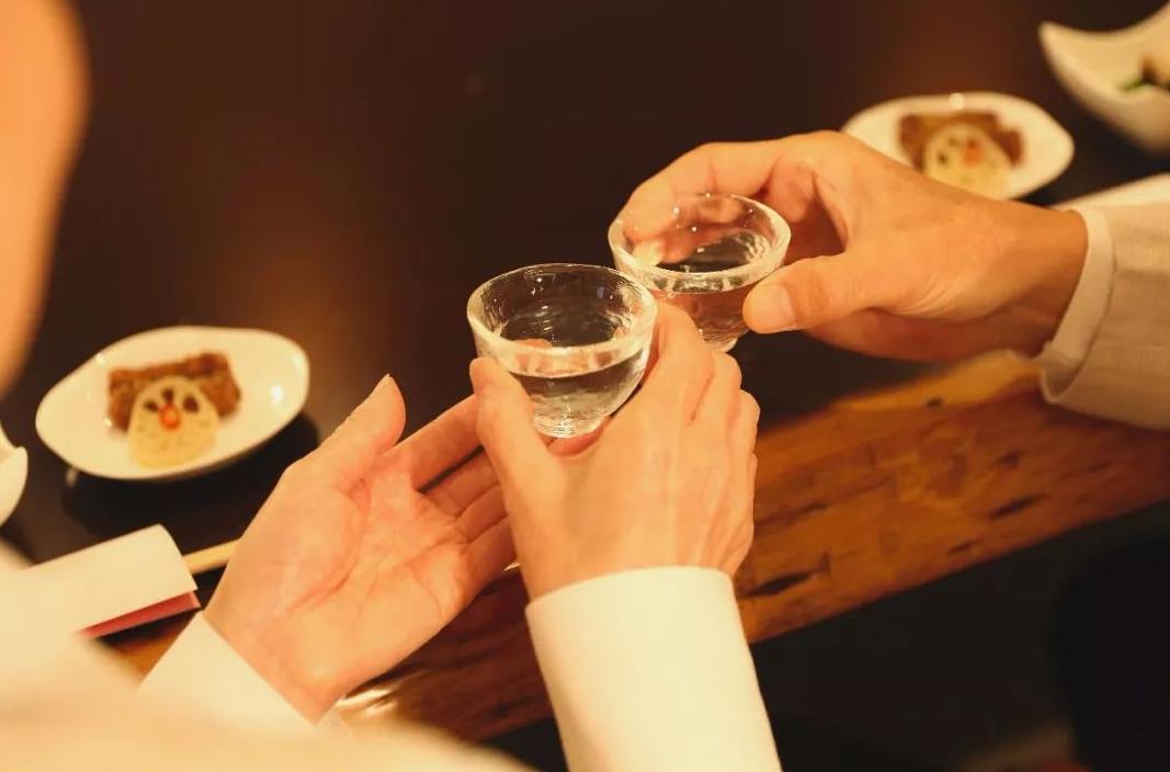 口感仅次于茅台的4款纯粮好酒,请客吃饭喝什么酒不怕醉