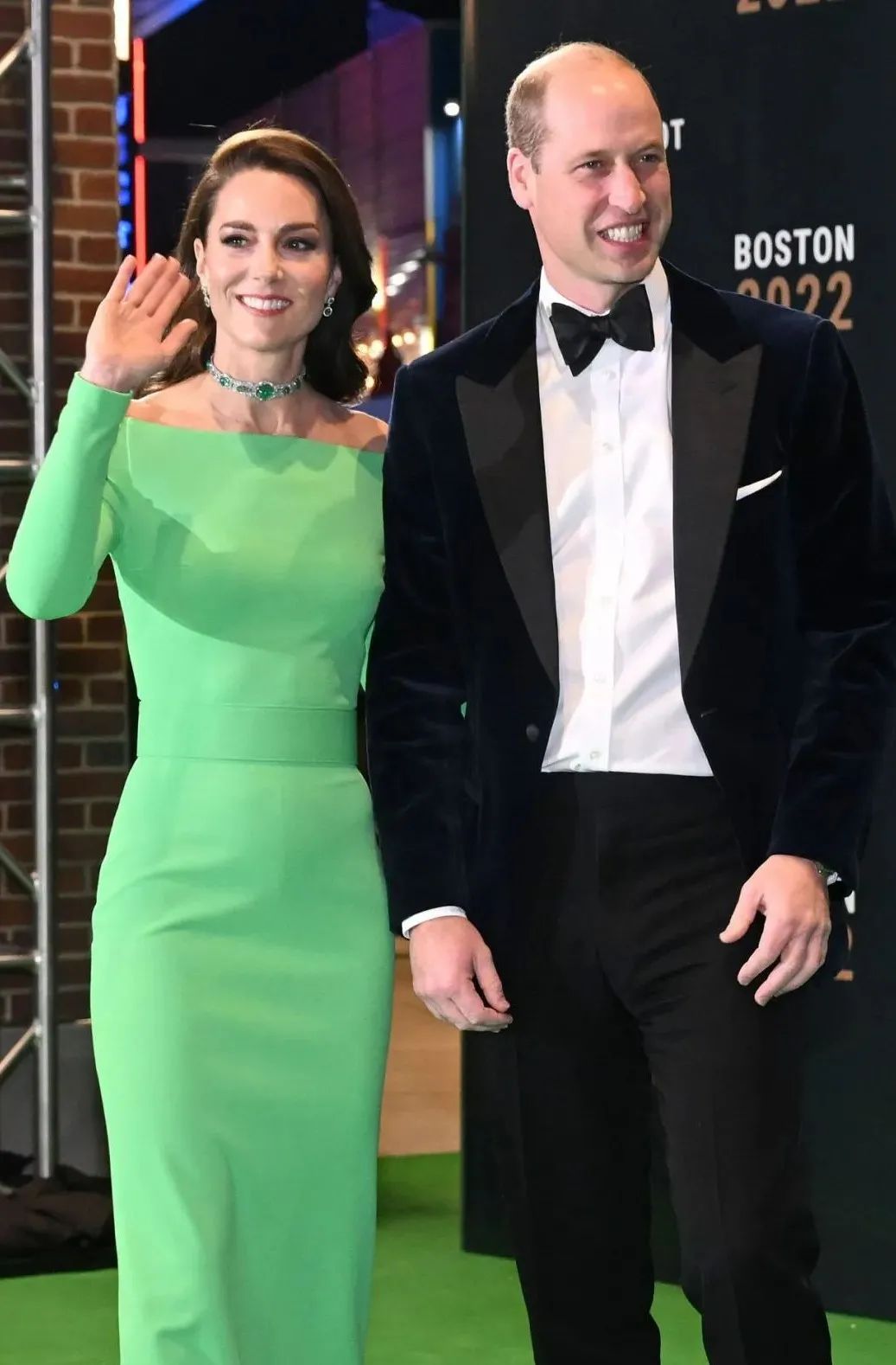 卡米拉出尽风头,卡米拉靠什么被女王认可