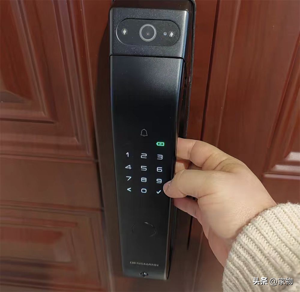 智能门锁越来越智能化和科技化,当下热卖的智能门锁