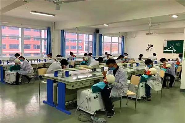 读卫校要知道的知识,报考卫校需要什么条件