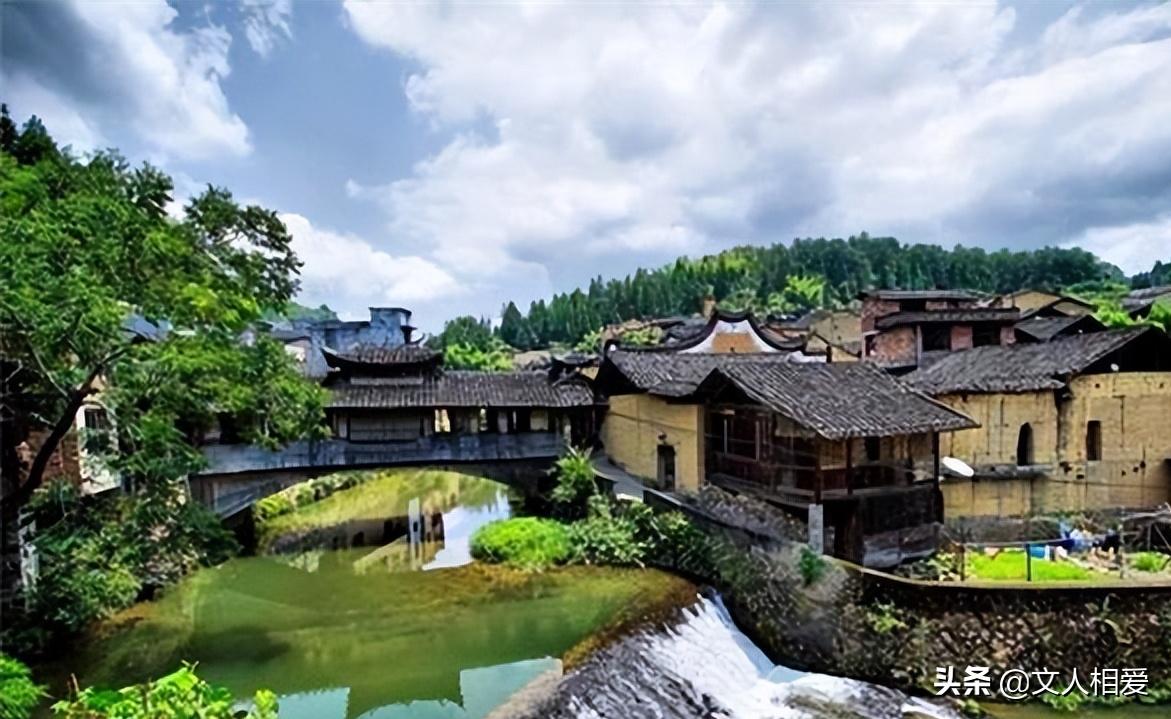 1950年匪首用小妾诱惑县领导做内奸里应外合，攻下县城，残害干部