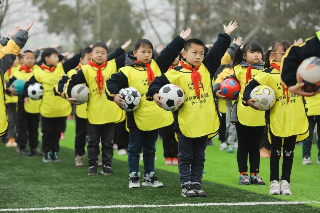 校园足球联赛拉开了帷幕,校园足球联赛圆满落下帷幕