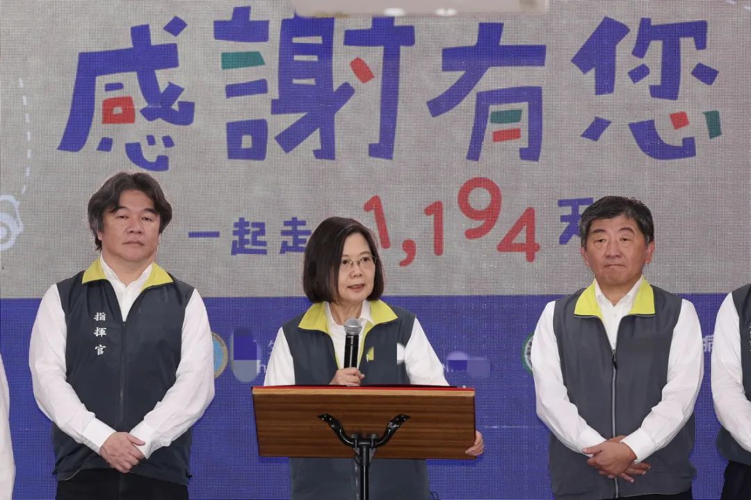 “高端”股价波动责任全在媒体？台“疫情指挥中心”解散前大甩锅