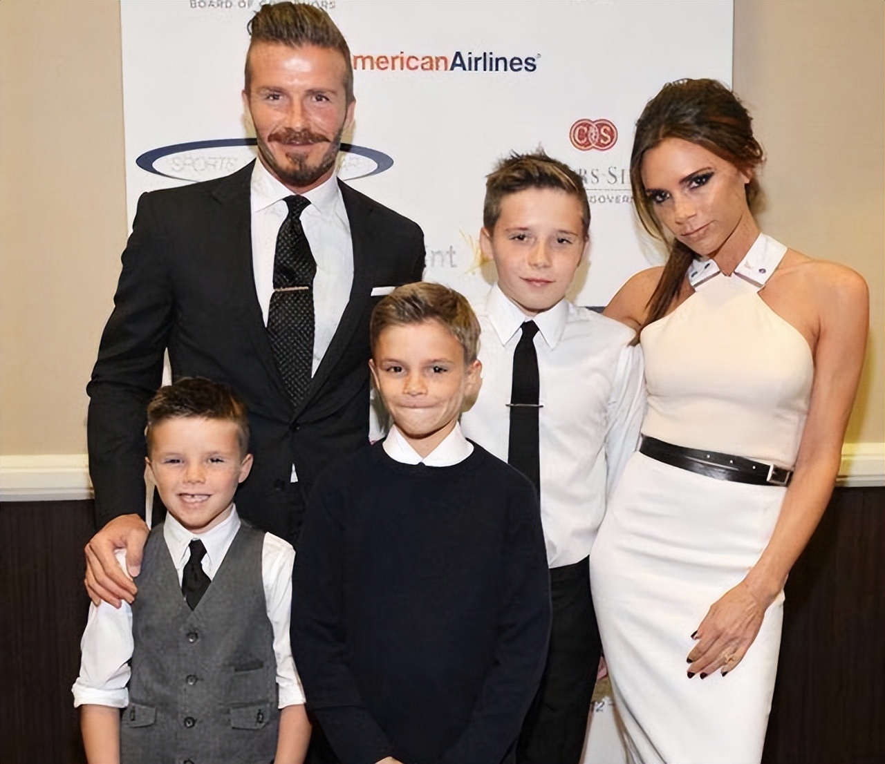 贝克汉姆布鲁克林17岁,贝克汉姆贝小七今年多大了