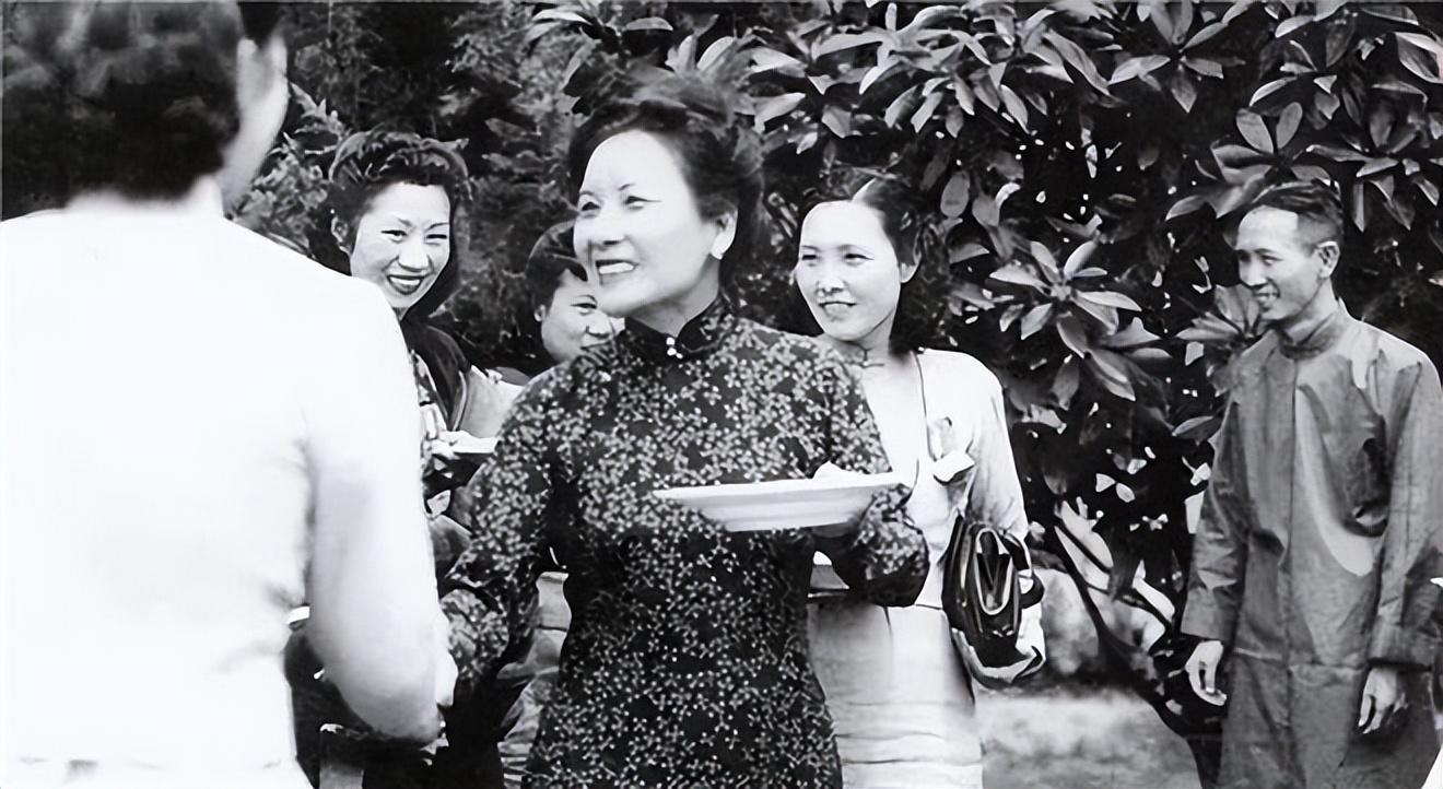 宋美龄游武当山遇老道,宋美龄去武当山游玩