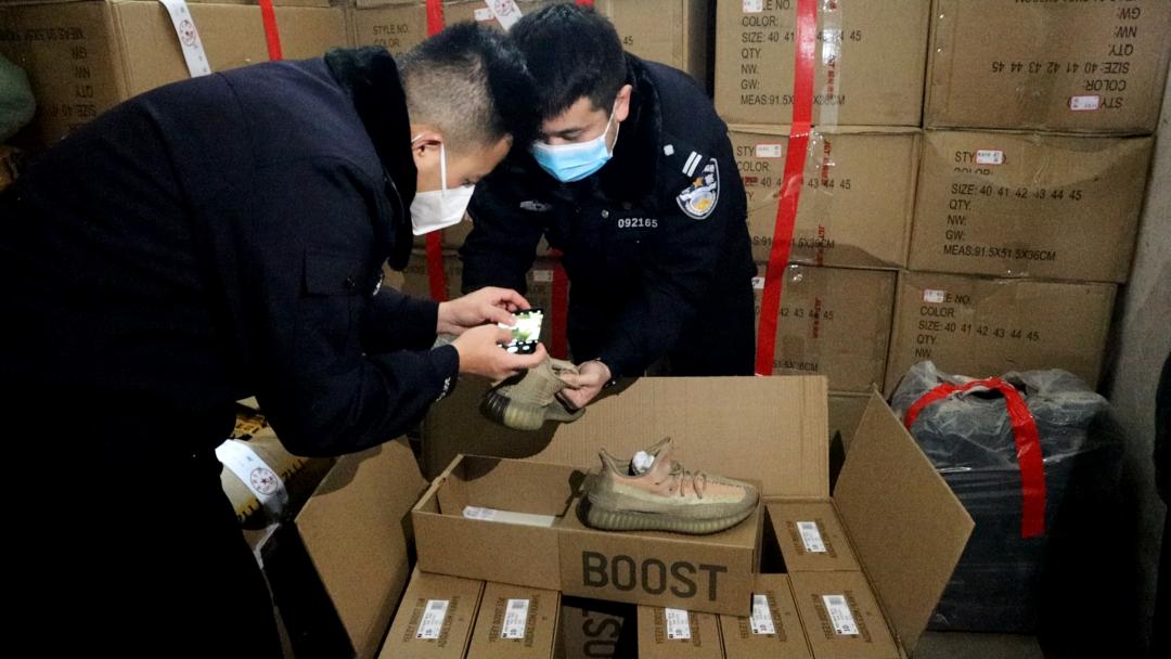 广州荔湾区假冒名牌鞋查处,山寨名牌鞋查获
