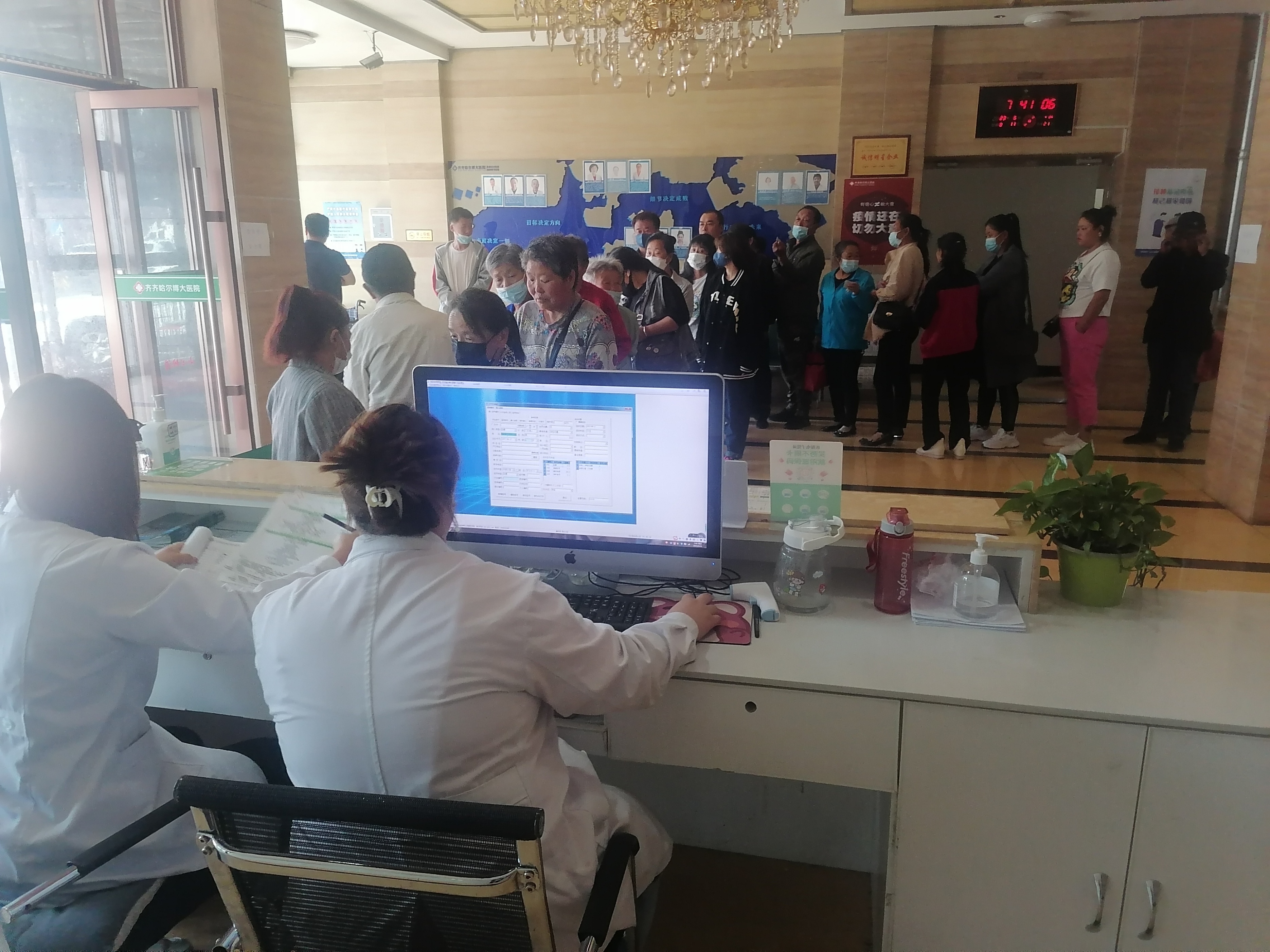 爱心义诊进乡村为民服务暖人心,爱心义诊为偏远乡村群众送健康