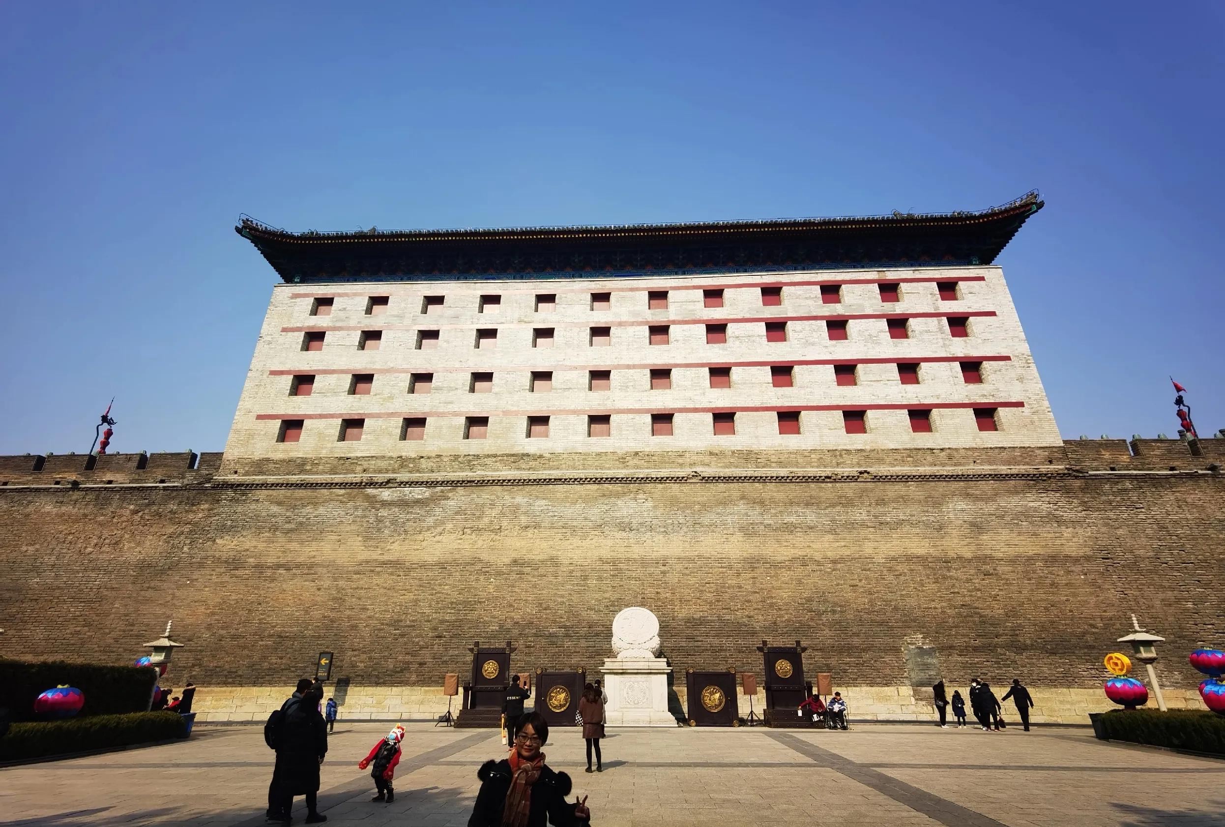 西安城墙城砖为什么是1984,西安城墙的砖全是现代的吗