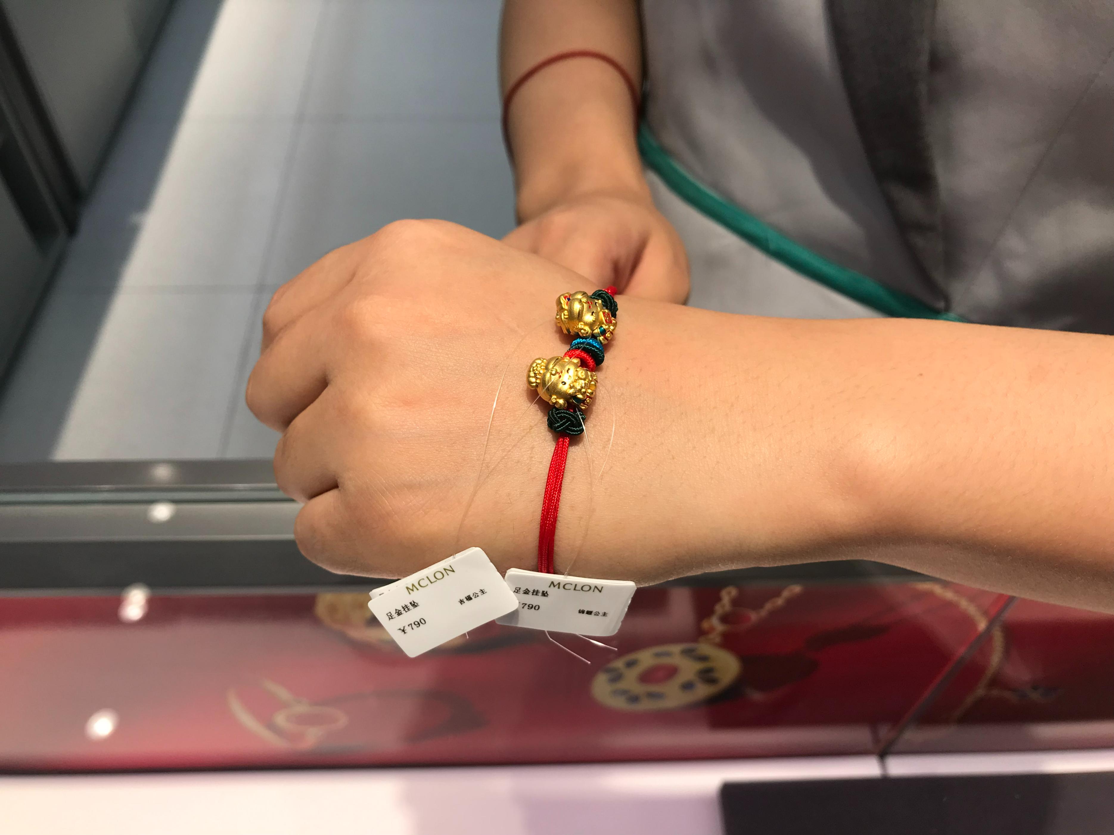 年轻人争相买金现象,年轻人淘金热成春节消费亮点