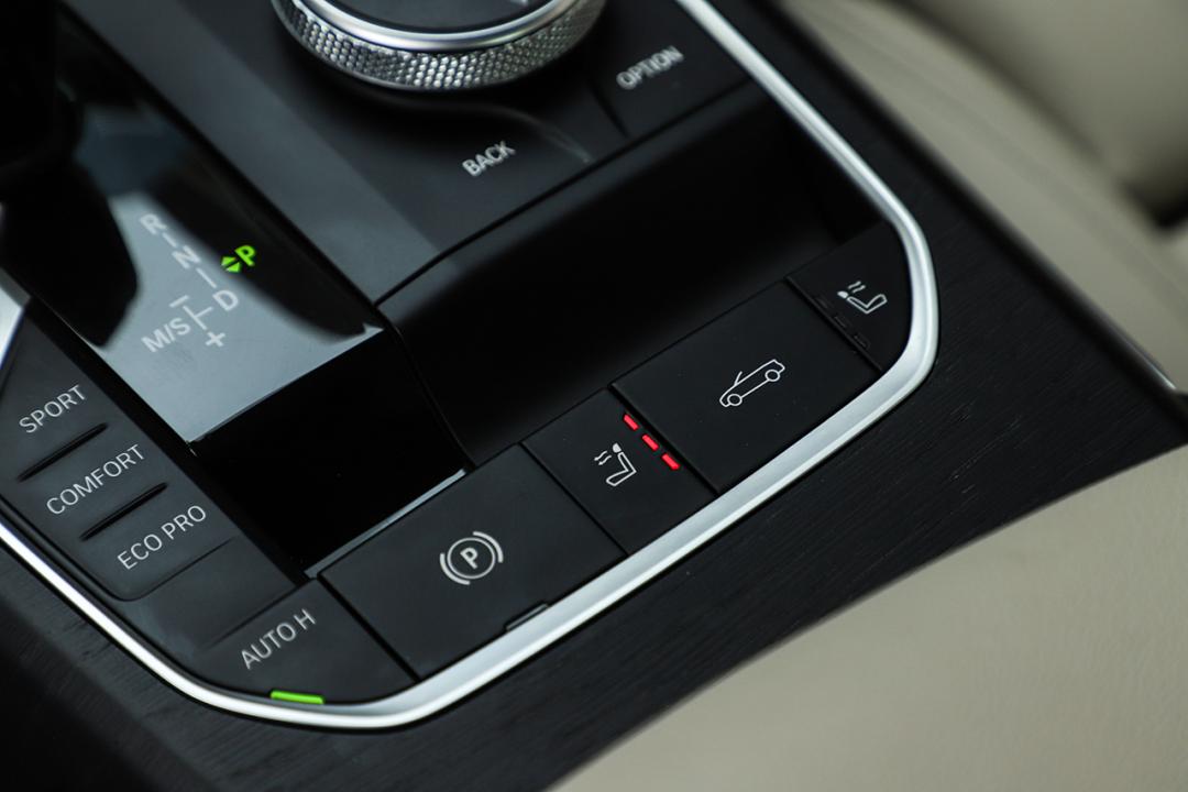 宝马4系敞篷2023款开起来怎么样,宝马4系敞篷版硬顶打开