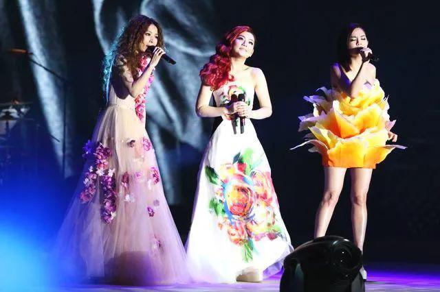 曾经唱着《中国话》的SHE，因为Hebe言论受到影响