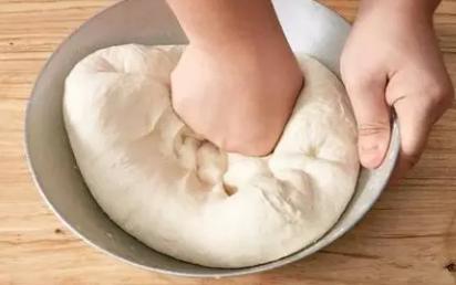 油条怎么做才能蓬松酥脆凉了不硬,家里油条怎样做才能蓬松酥脆