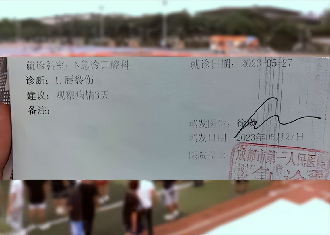 二本学生vs985学生,成都体育学院学生一脚踢倒人