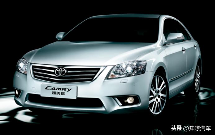 全球累销超2300万台，6、7、8代凯美瑞，谁更经典