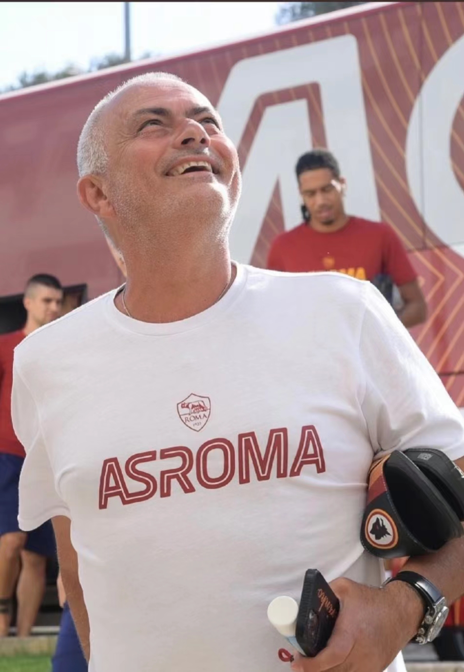 罗马队迪巴拉进球穆帅反应,穆帅迪巴拉爆发罗马首胜