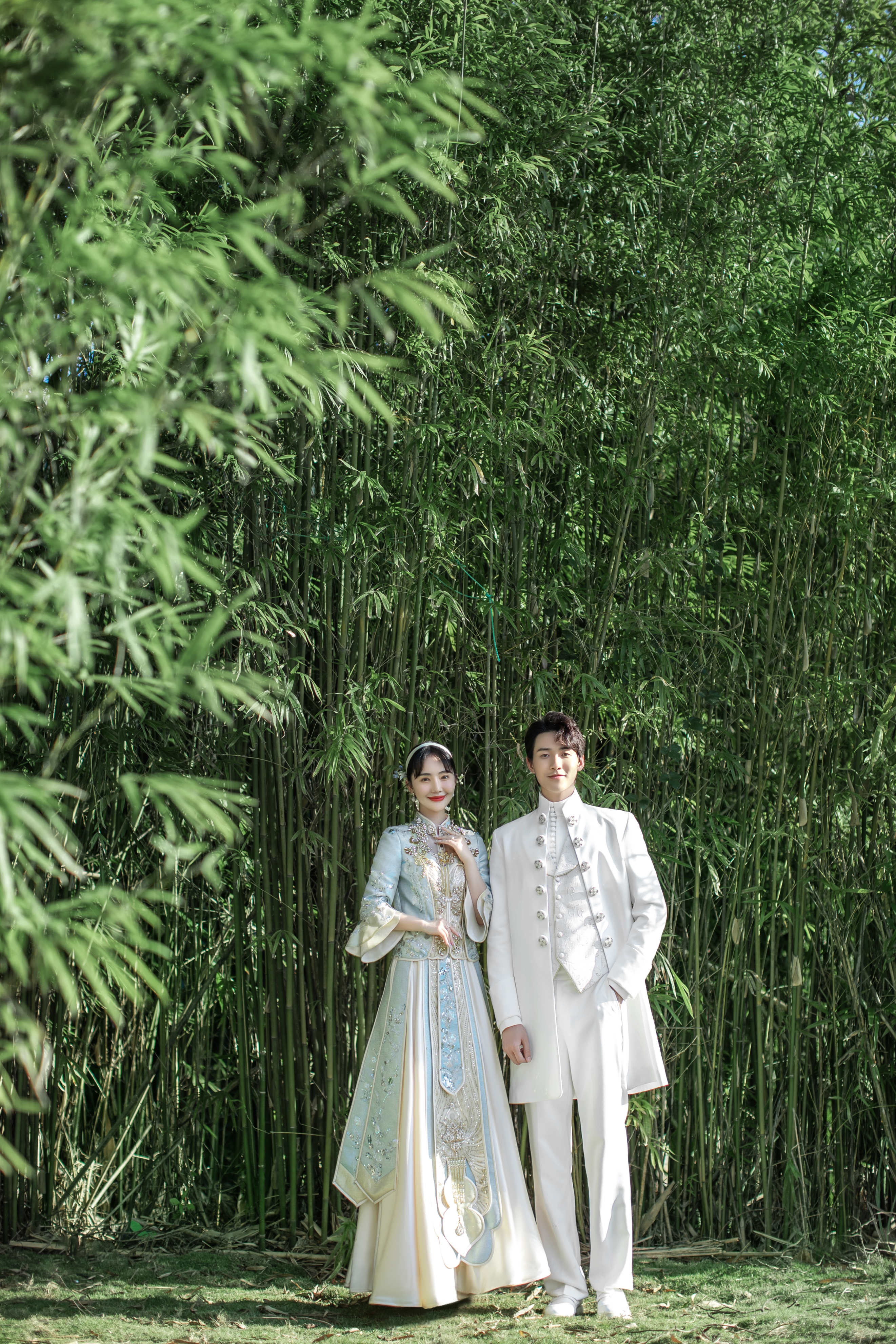 女生婚纱胸贴正确穿法,婚纱胸贴的正确穿戴示范