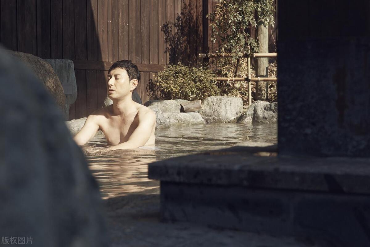 夫妻生活结束,男性完事后直接睡觉?医生:男人事后要注意这些