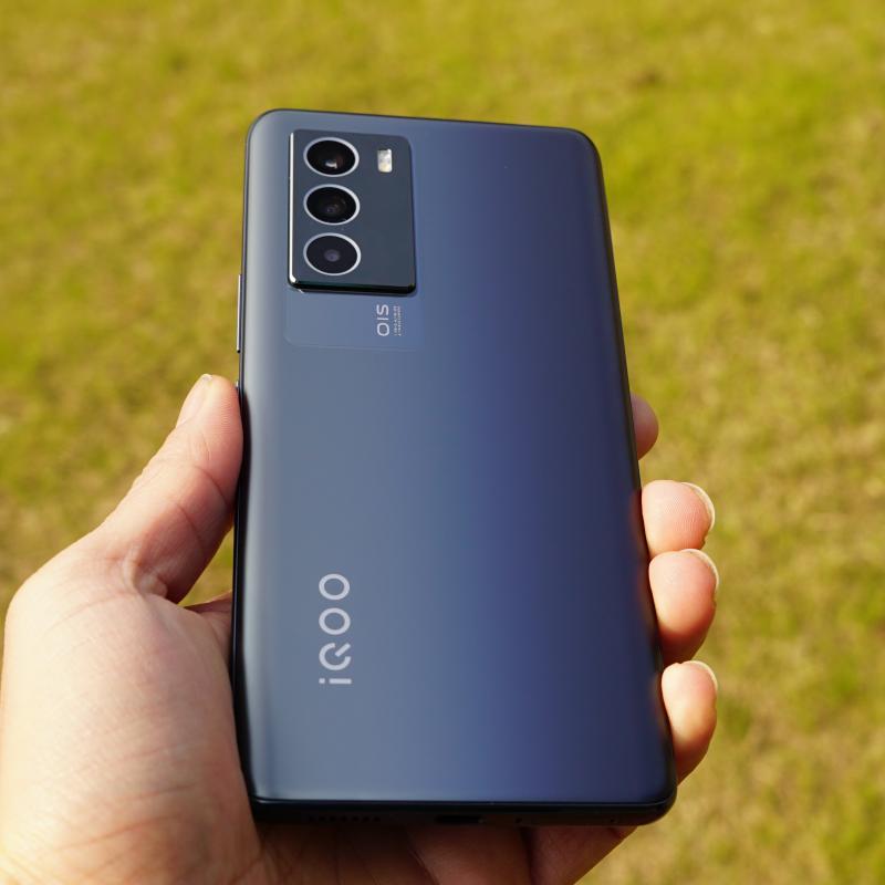 游戏拍照两不误的iqoo手机1500以内,iqooneo5快充