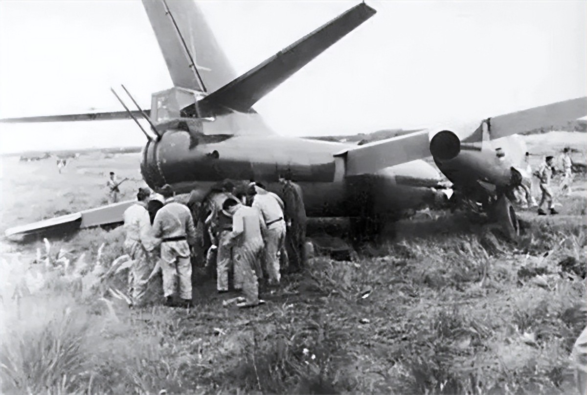 苏联飞行员驾机逃回祖国,苏联飞行员逃亡