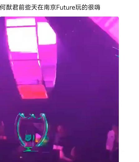 何猷君来武汉吃饭,何猷君路边和辣妹吃夜宵