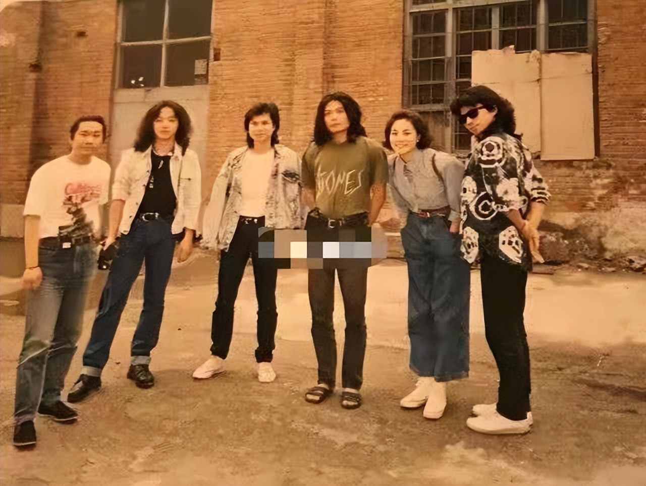 窦唯秃顶图片,窦唯从型男变邋遢大叔