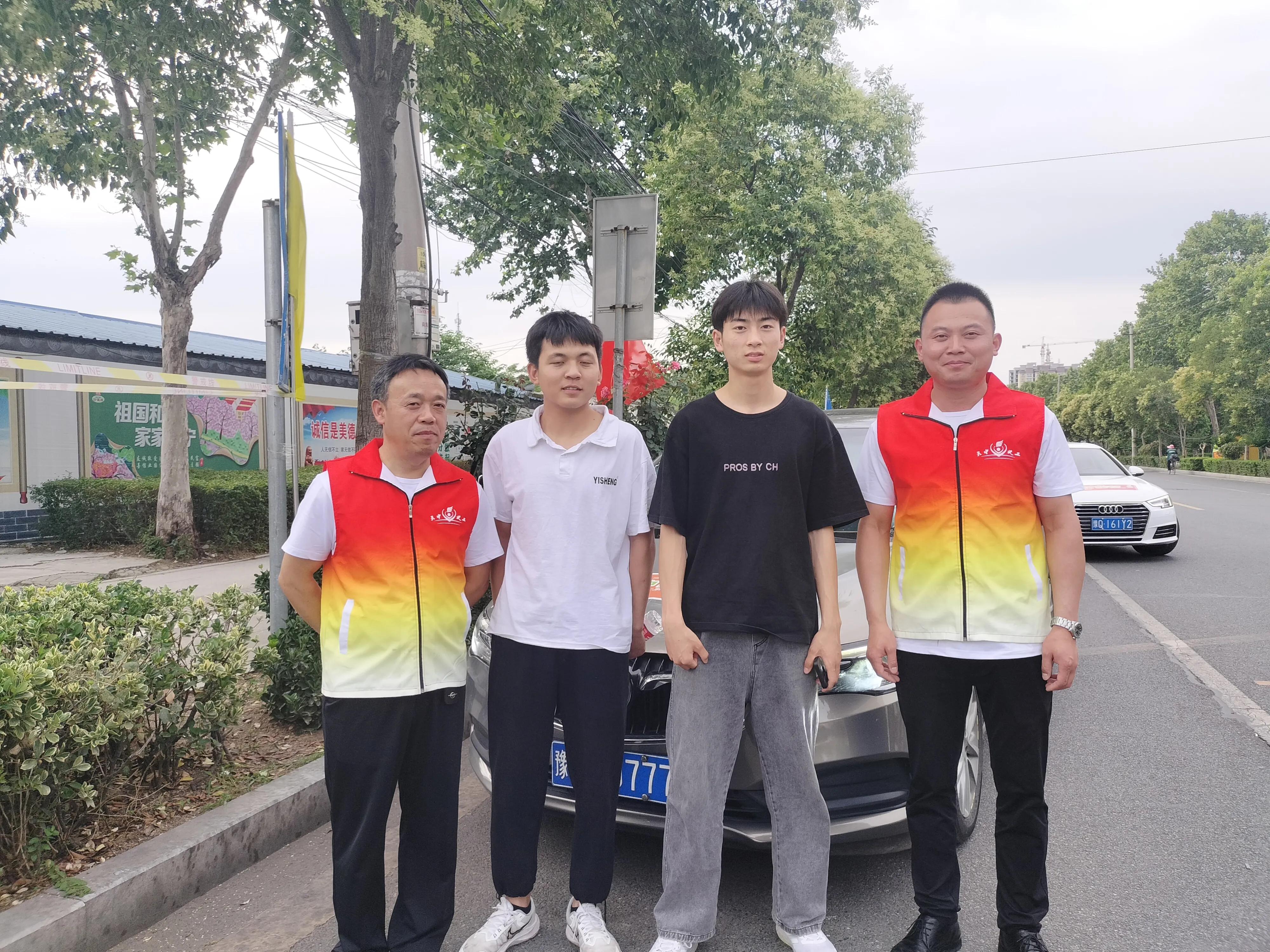 爱心车队为居民保驾护航,天中义工联合会救援队