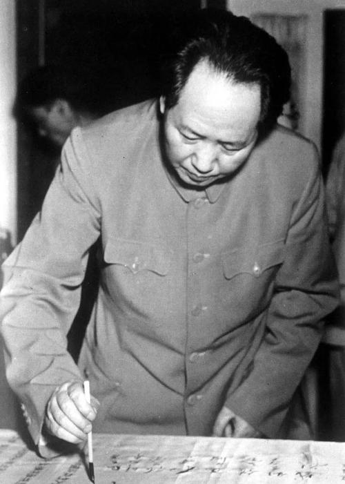 1949年毛主席密令罗瑞卿查案，罗心有顾虑，毛主席：天塌了我顶着