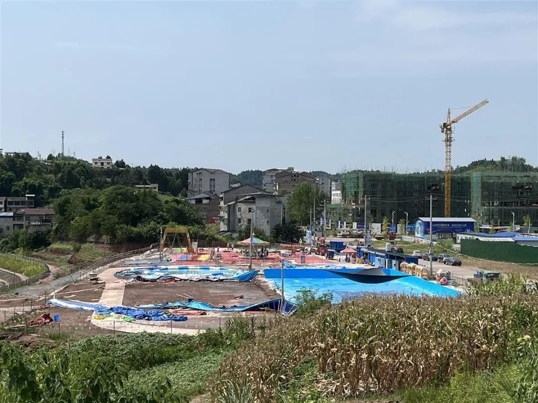 四川遂宁充气游泳池爆炸视频,大型钢架游泳池危险